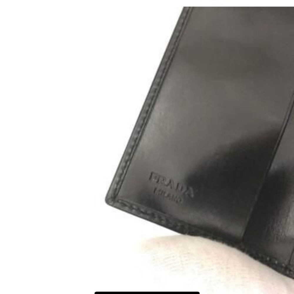 Authentic Prada leather Elegant Black 6 ring Key Holder - Picture 5 of 8